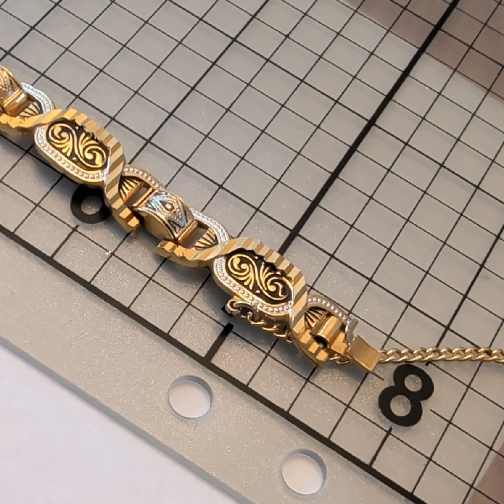 Vintage Gold Tone Damascene Bracelet (Broken Clasp) - Picture 5 of 6